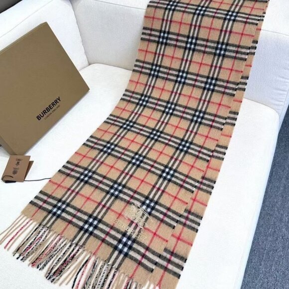 Burberry Fringed Designer Shawl - Picture 3 of 6